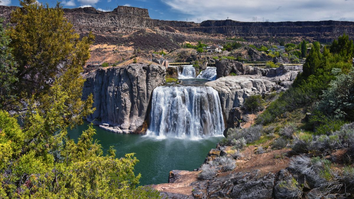 Shoshone Falls on the Snake River as viewed from the hiking trail. Twin Falls by Pillar Falls by Milner Dam Idaho. USA.