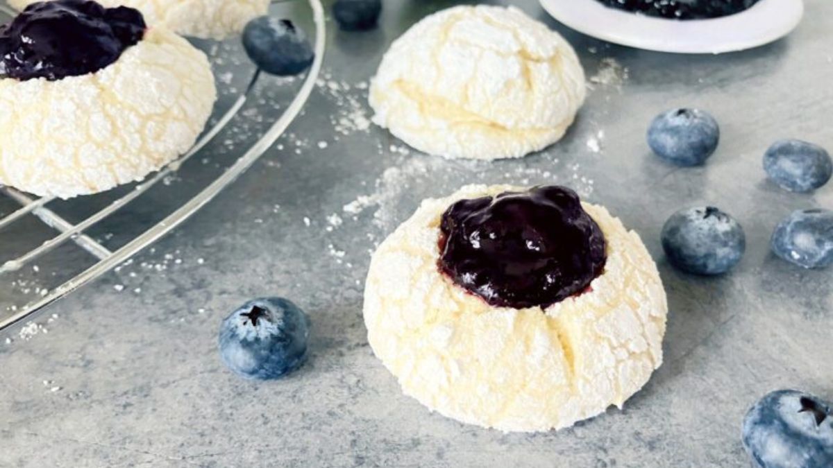 Spelt Lime Cookies with Blueberry Jam.