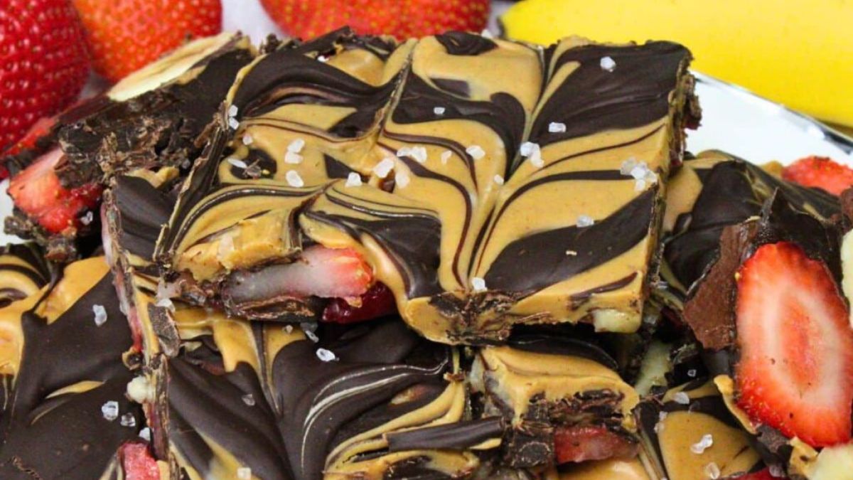 Strawberry Banana Bark: 4 Ingredient Sweet Treat Recipe!.