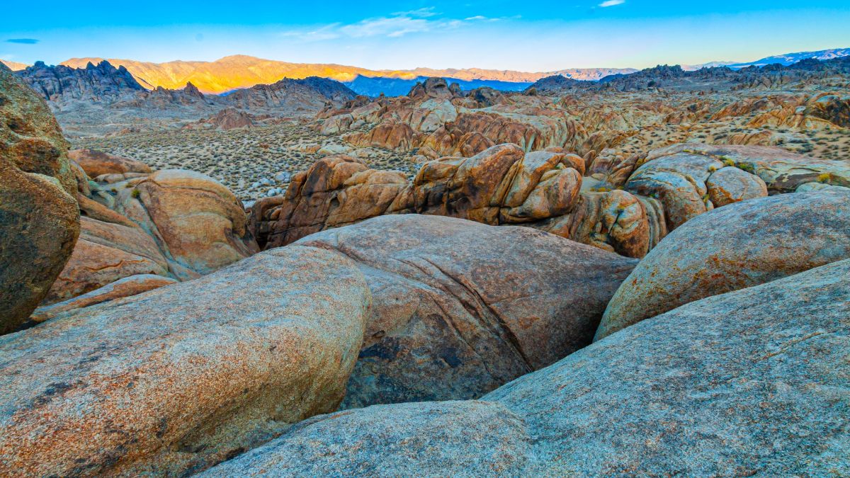 Sunrise Over The Alabama Hills and Sierra Nevada Range , Alabama Hills National Scenic Area, Lone Pine, California, USA.