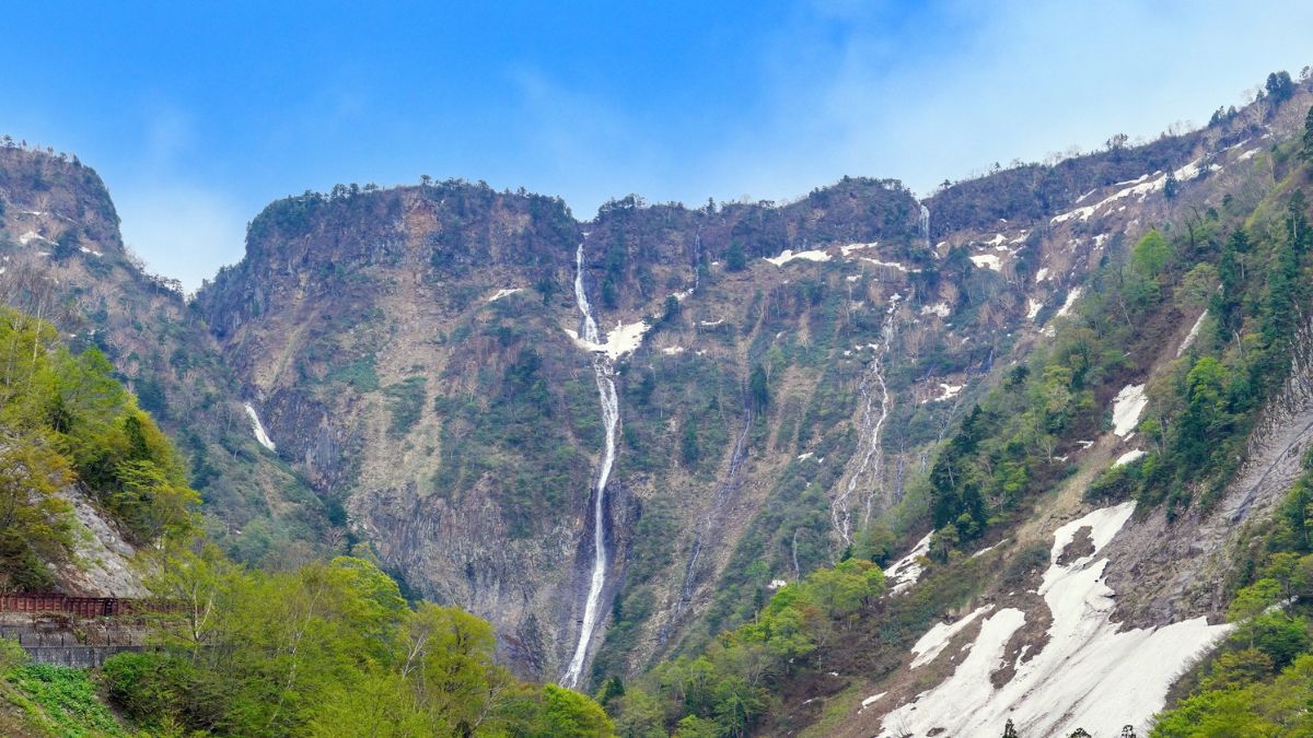 Superb view of Hannokidaki Falls flowing down directly from the Tateyama mountain range at Tateyama, Toyama pref.