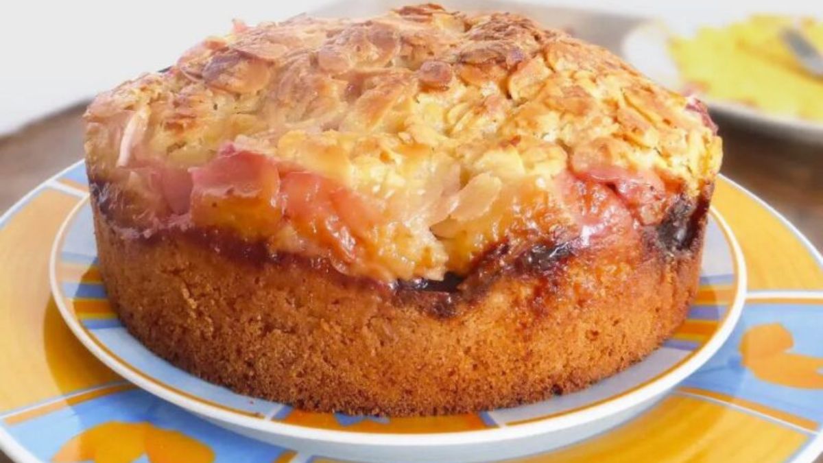 Swedish Plum Toscakaka (Tosca Cake).