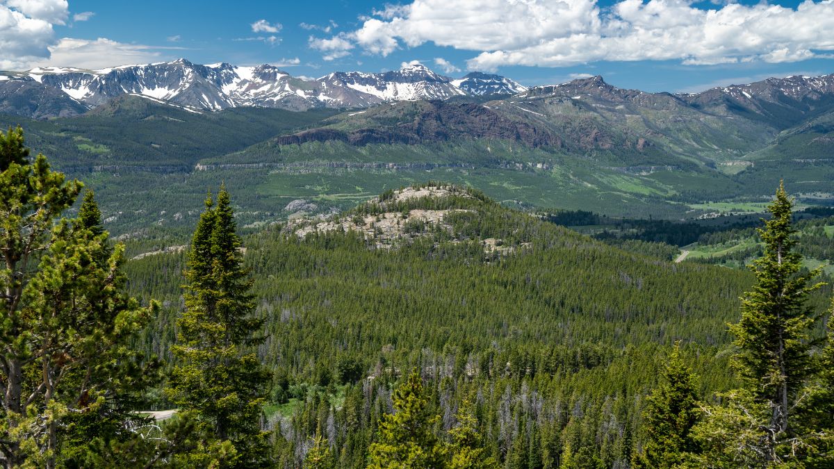 The Pilot Index Overlook, along the Beartooth Highway mountain pass - Wyoming US Highway 212.
