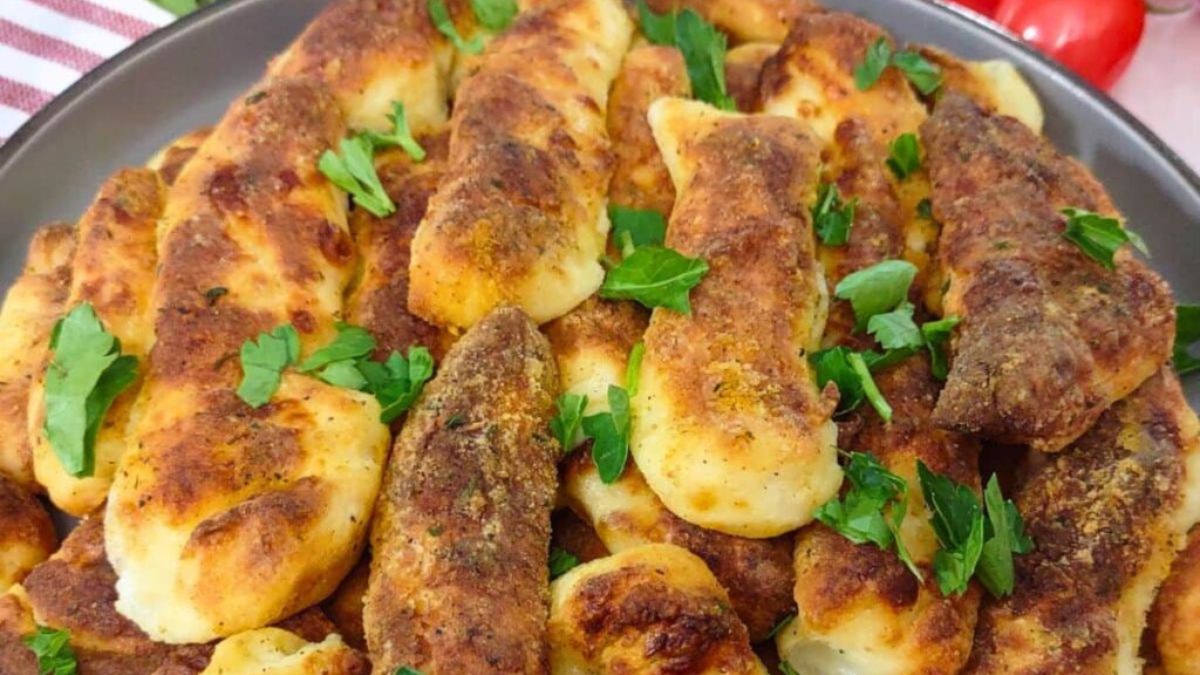 The Ultimate Air Fryer Halloumi Fries Recipe for Cheese Lovers.