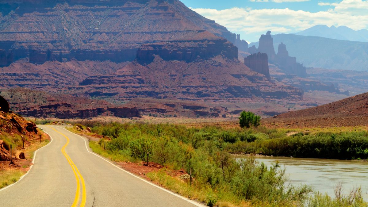 Traveling the South-West on Utah State Route 128 from Cisco to Moab along the Colorado River, Utah, USA.