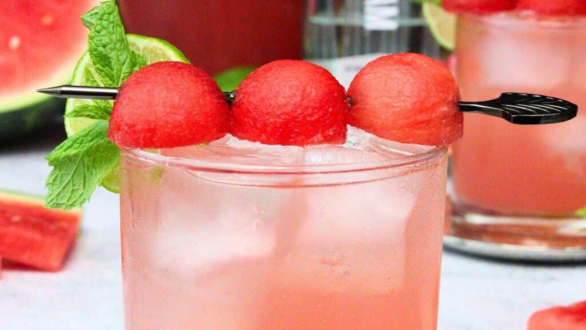 Watermelon Gin Fizz: Easy 3 Ingredient Summer Cocktail!.