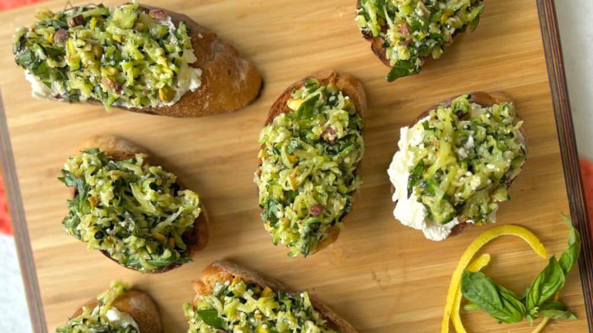 Chunky Zucchini Pesto Bruschetta with Lemon (No Cook).