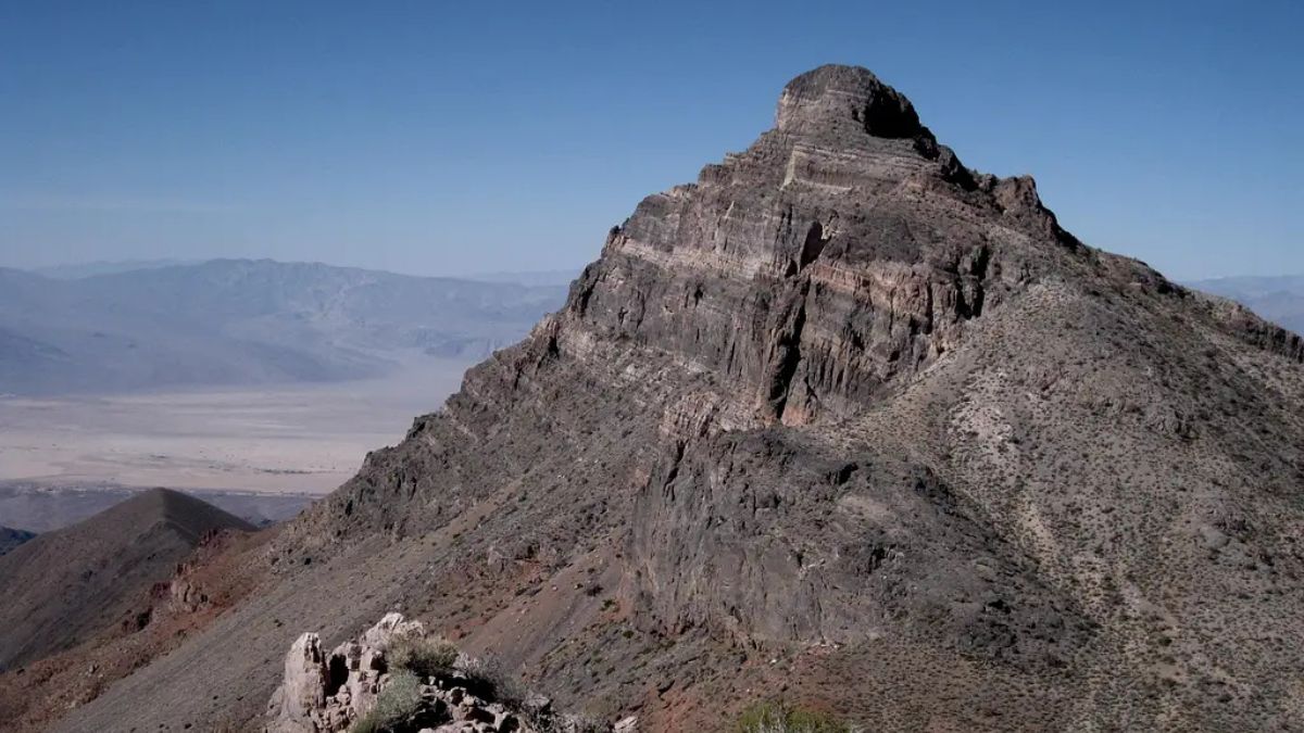Despite how it may appear from here, it really does go at no harder than Class 2+. Death Valley National Park, CA-- April 2011.