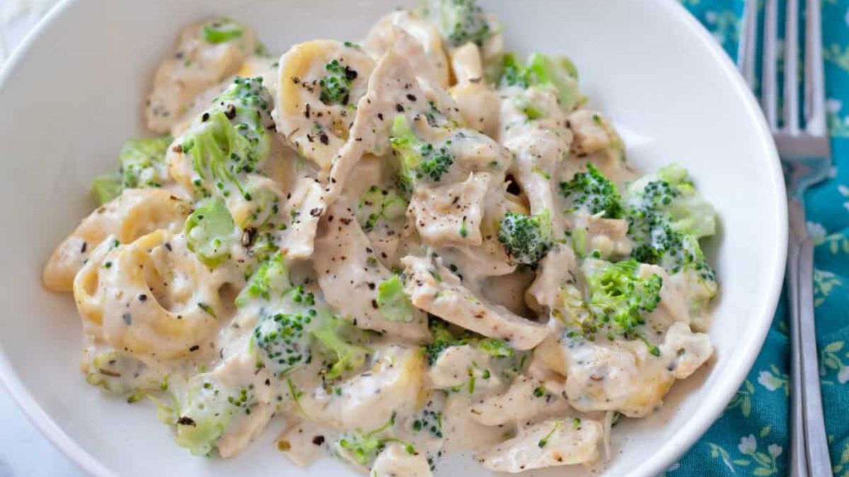 Easy Creamy Chicken Tortellini with Broccoli, One-Pan Easy Recipe.