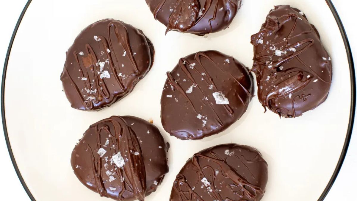 Healthy 3 Ingredient Reese’s Eggs.