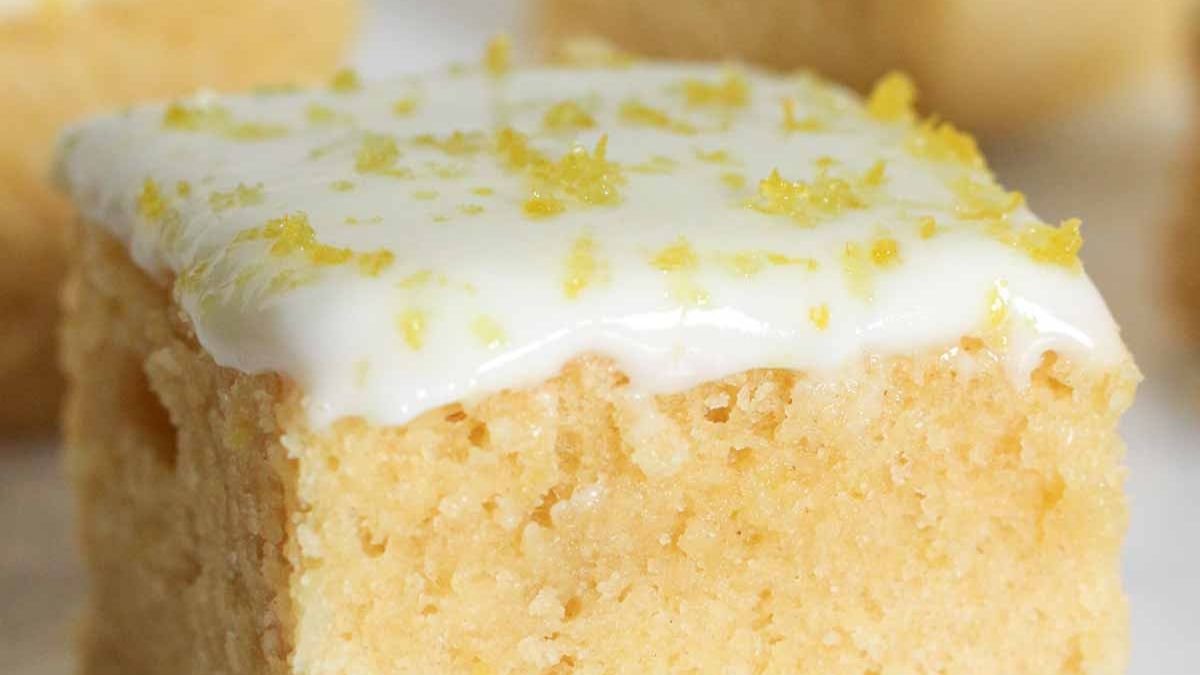Lemon Drizzle Traybake Cake.