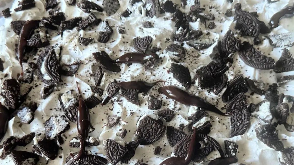 No-Bake Ice Cream Sandwich Cake – A Cool Summer Treat.