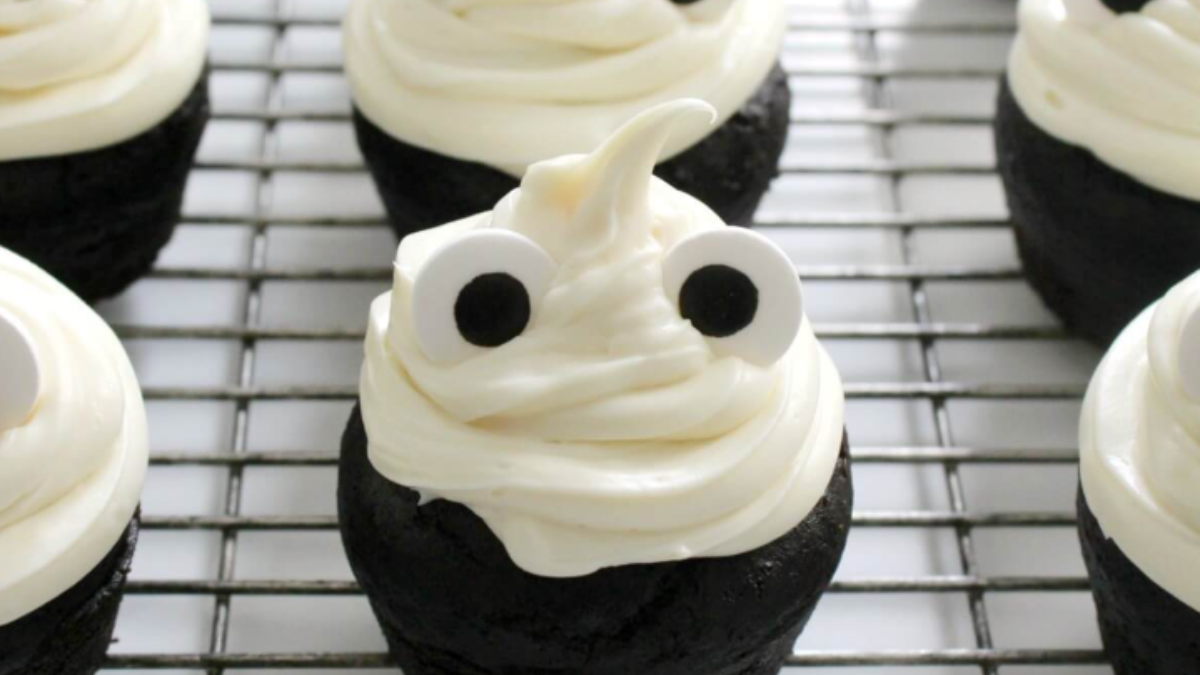 Gluten-Free Ghost Cupcakesץ